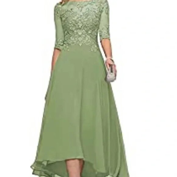 Elegant Green Lace Evening Dress - Picture 1 of 4